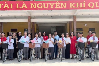 HỘI CHỮ THẬP ĐỎ THÀNH PHỐ NAM ĐỊNH, HỘI CHỮ THẬP ĐỎ PHƯỜNG NĂNG TĨNH TẶNG 10 XE ĐẠP CHO HỌC SINH CÓ HOÀN CẢNH KHÓ KHĂN CỦA TRƯỜNG THCS HÀN THUYÊN