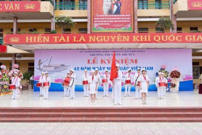 TRƯỜNG THCS HÀN THUYÊN KỈ NIỆM 42 NĂM NGÀY NHÀ GIÁO VIỆT NAM