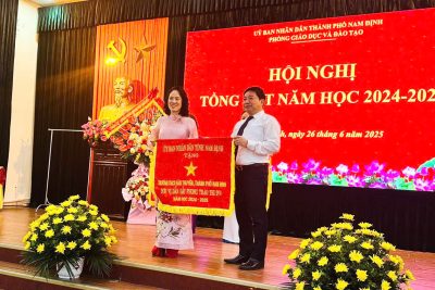 TRƯỜNG THCS HÀN THUYÊN VINH DỰ ĐƯỢC CHỦ TỊCH UBND TỈNH TẶNG CỜ THI ĐUA NĂM HỌC 2024-2025